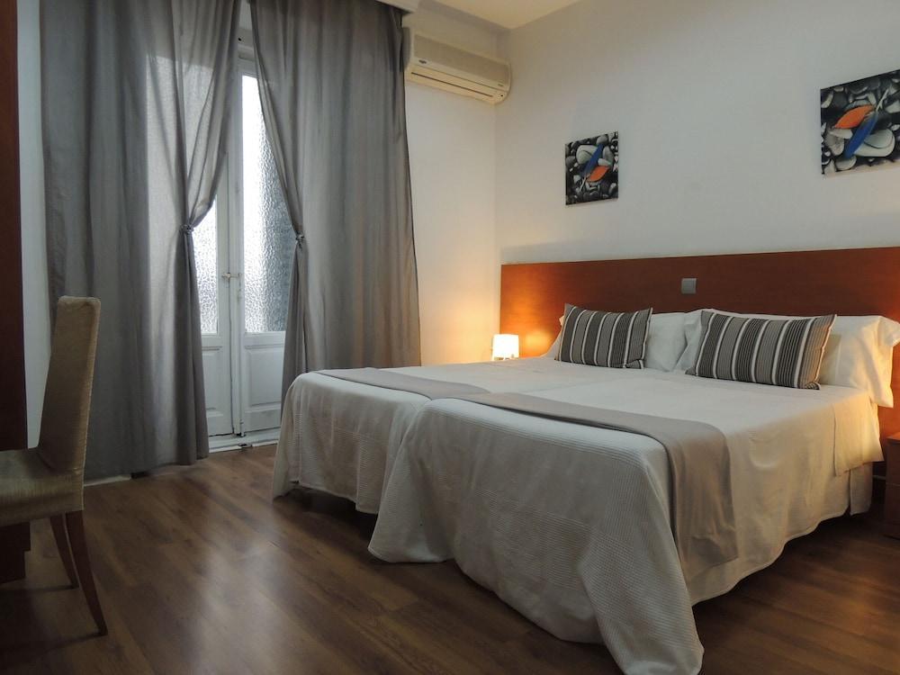 Hostal Cervantes Мадрид Екстериор снимка