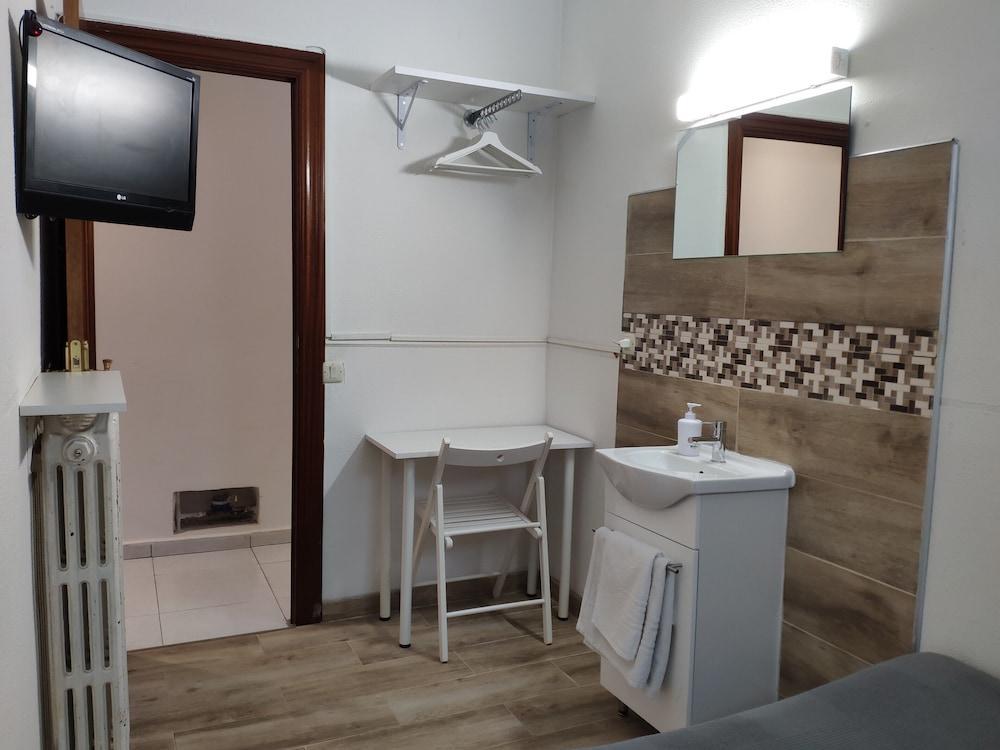 Hostal Cervantes Мадрид Екстериор снимка