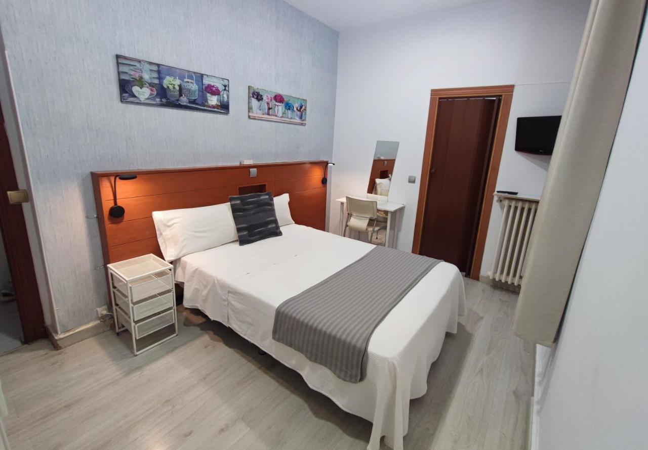 Hostal Cervantes Мадрид Екстериор снимка
