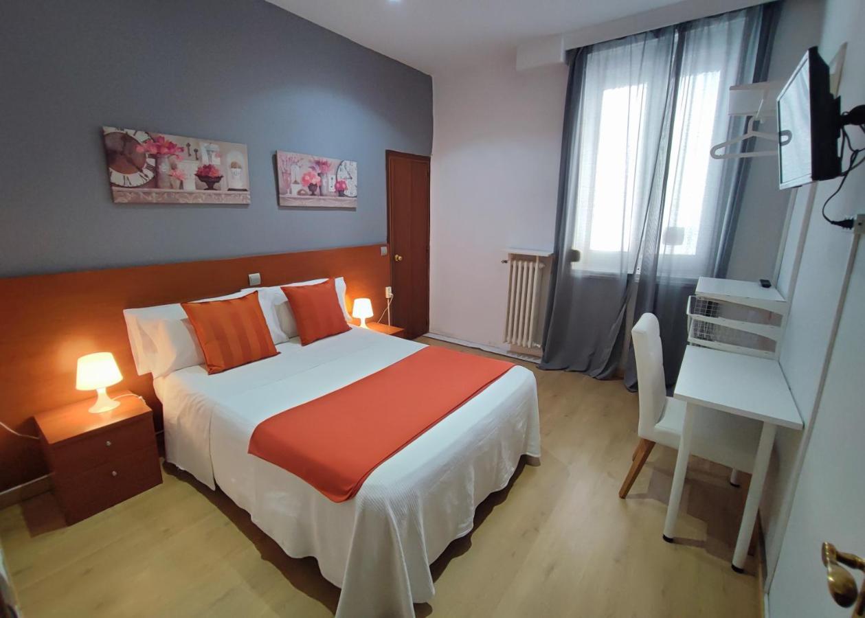 Hostal Cervantes Мадрид Екстериор снимка