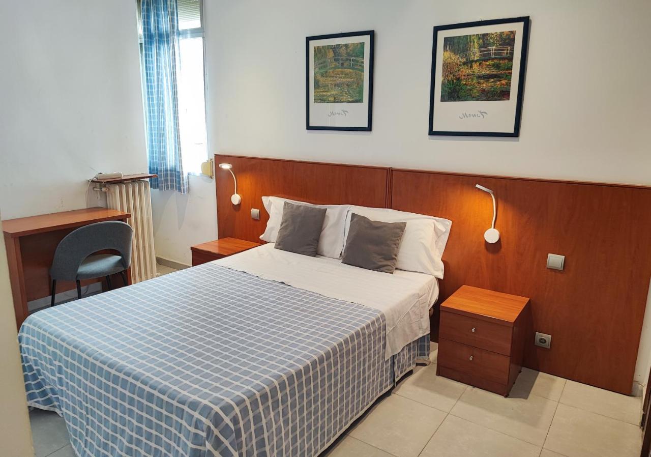 Hostal Cervantes Мадрид Екстериор снимка