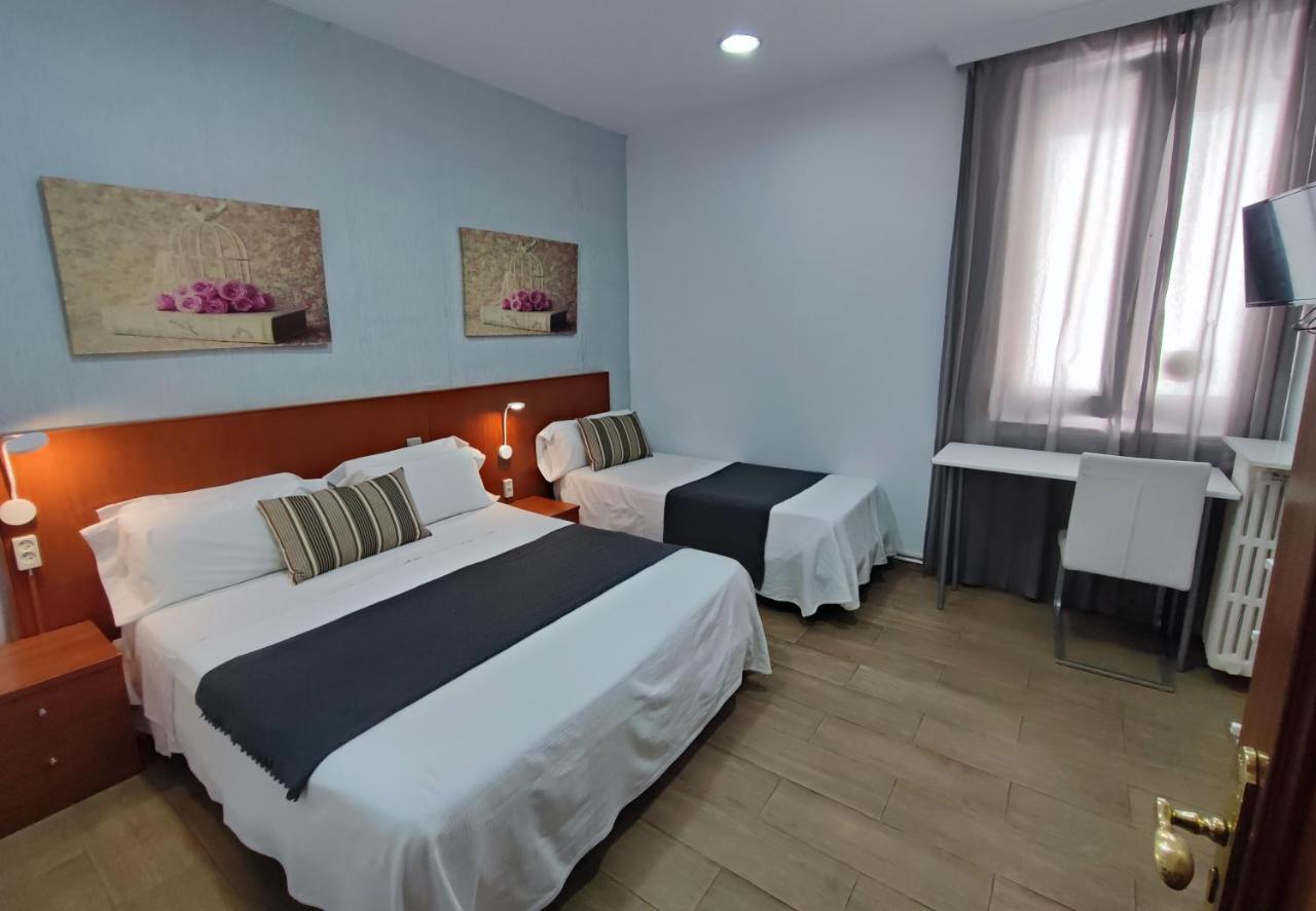 Hostal Cervantes Мадрид Екстериор снимка