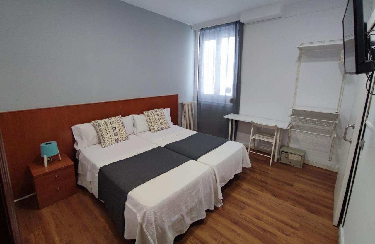 Hostal Cervantes Мадрид Екстериор снимка