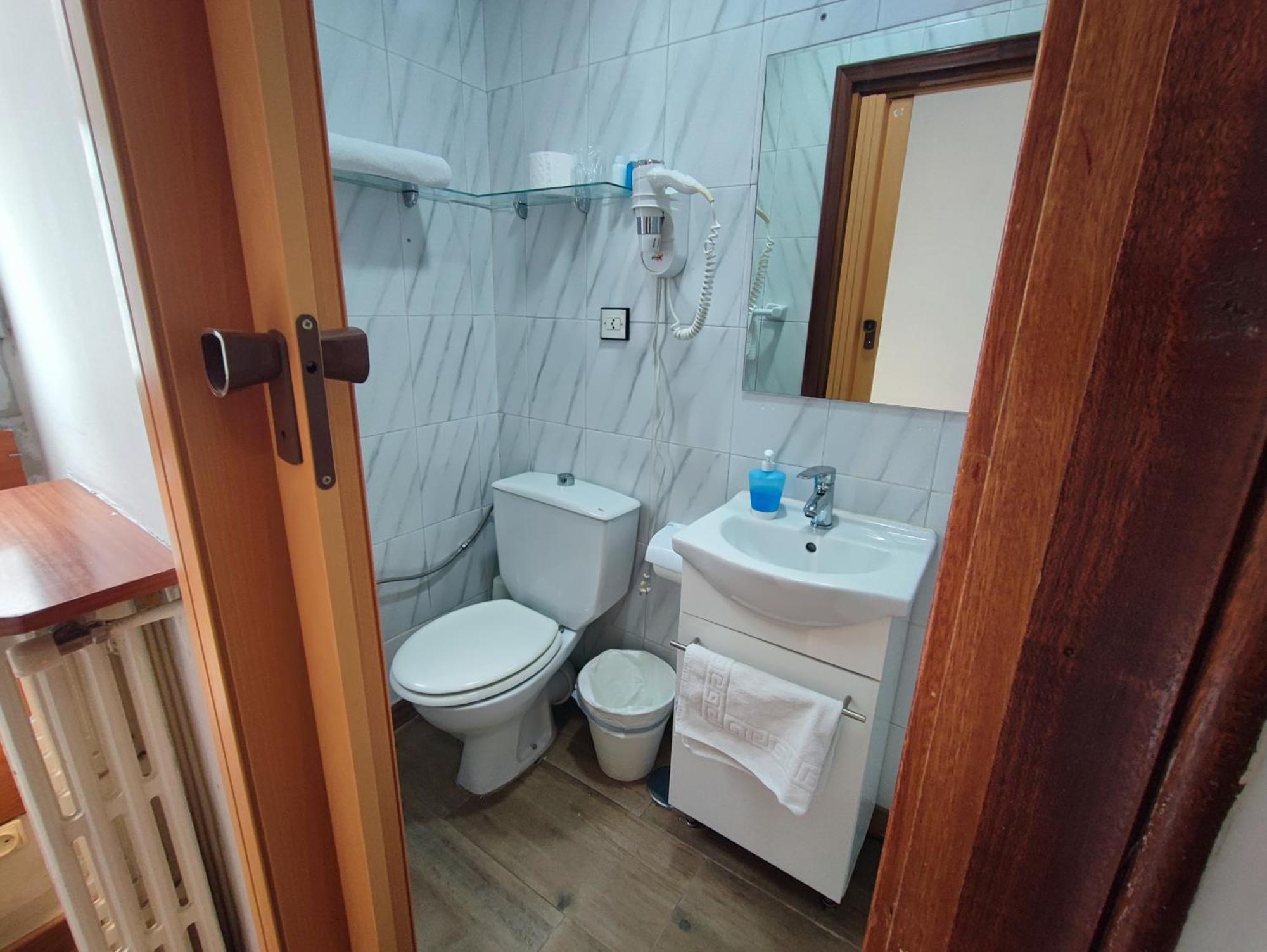 Hostal Cervantes Мадрид Екстериор снимка