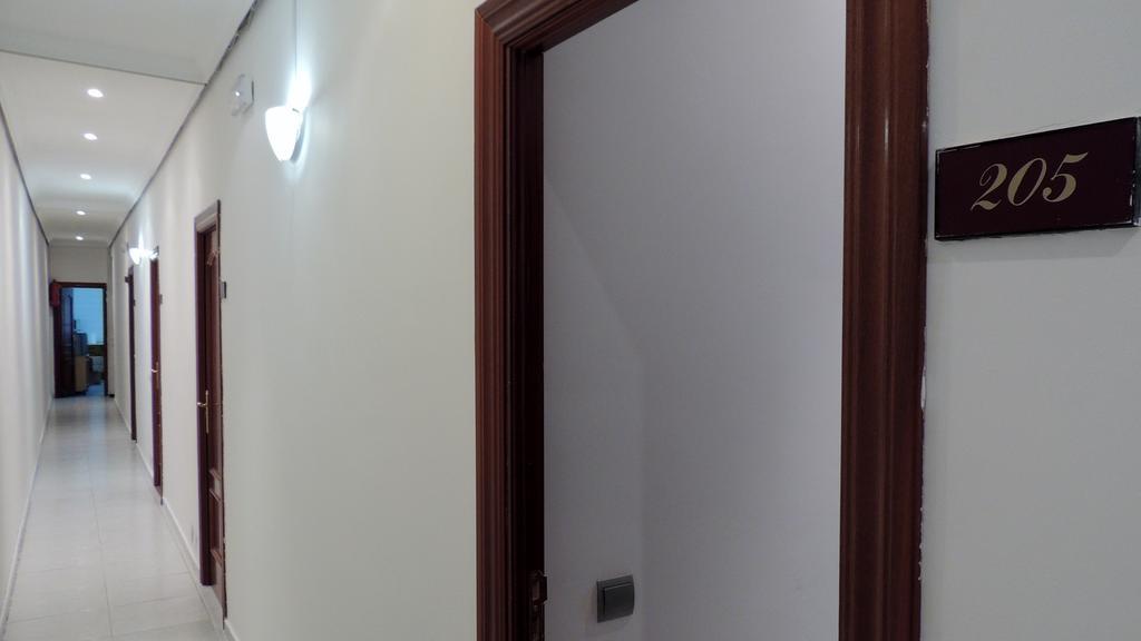 Hostal Cervantes Мадрид Екстериор снимка