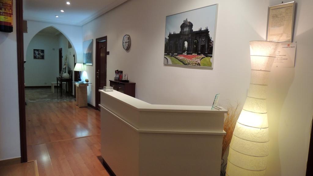 Hostal Cervantes Мадрид Екстериор снимка