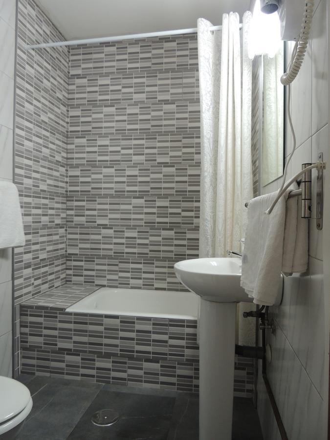 Hostal Cervantes Мадрид Екстериор снимка