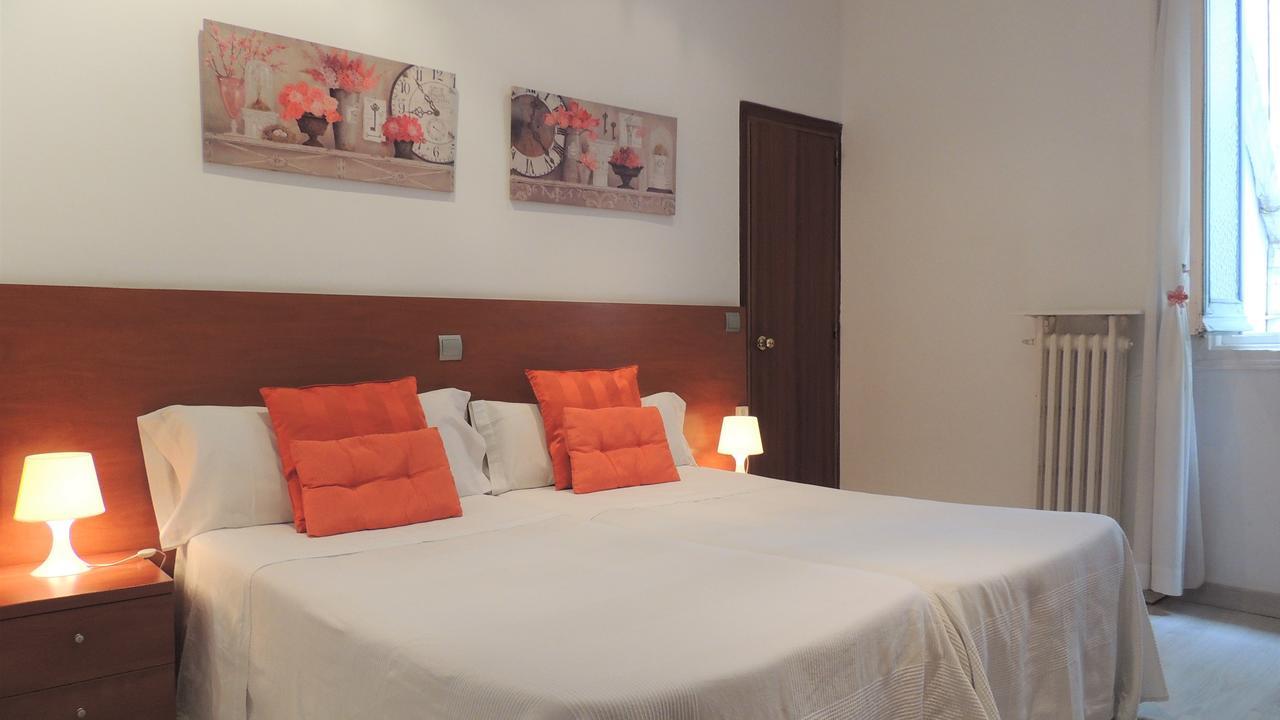 Hostal Cervantes Мадрид Екстериор снимка
