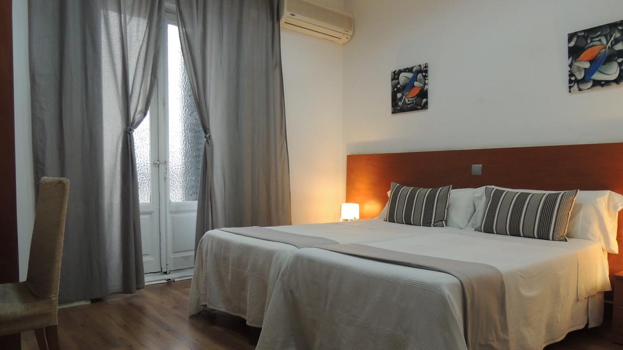 Hostal Cervantes Мадрид Екстериор снимка