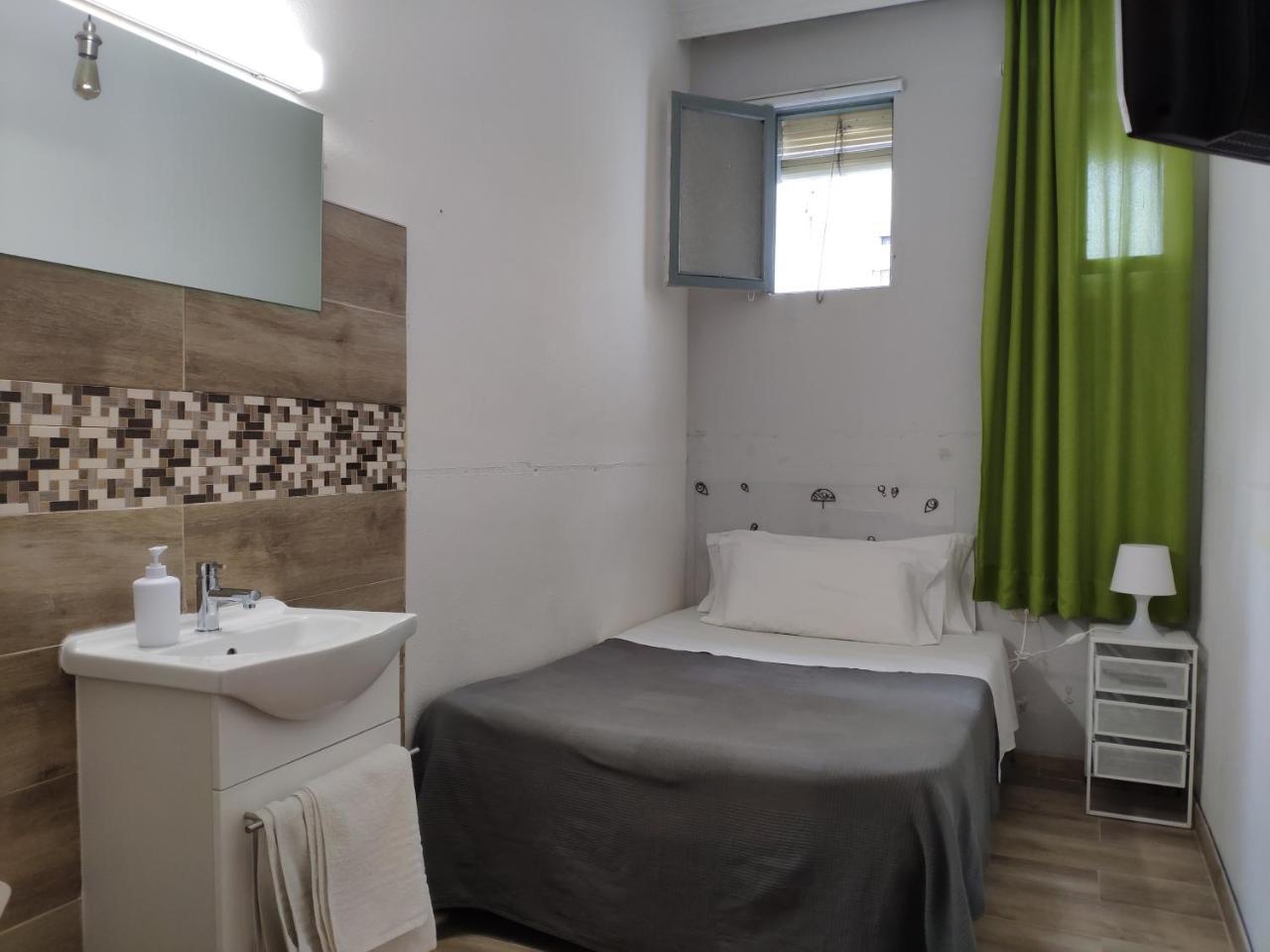 Hostal Cervantes Мадрид Стая снимка